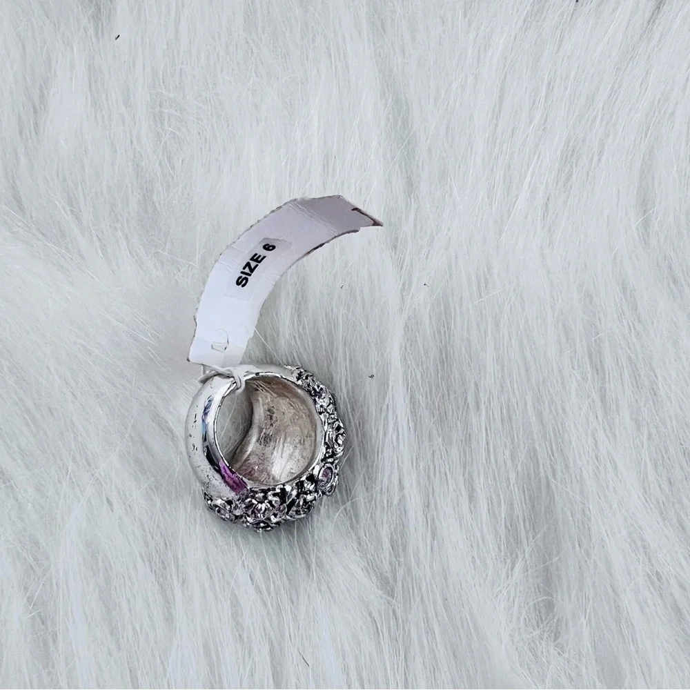 New York & Company NWT Floral Design Silver Costume Ring Size 6